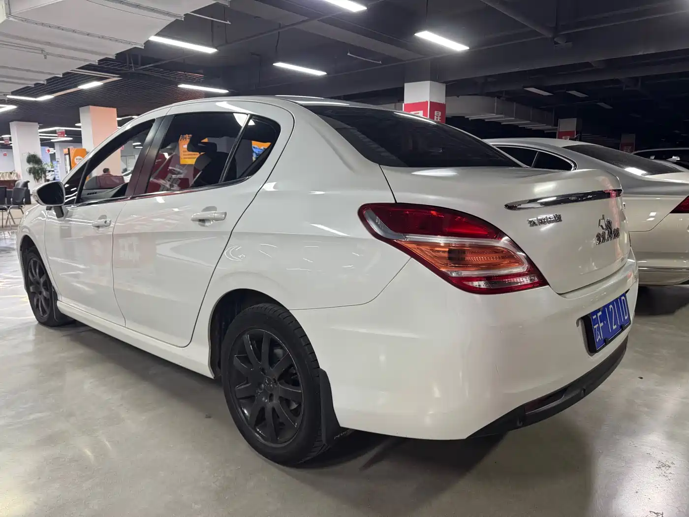 Peugeot 308 2014 Model Joy Edition Classic 1.6L Manual Superior Style фото 7
