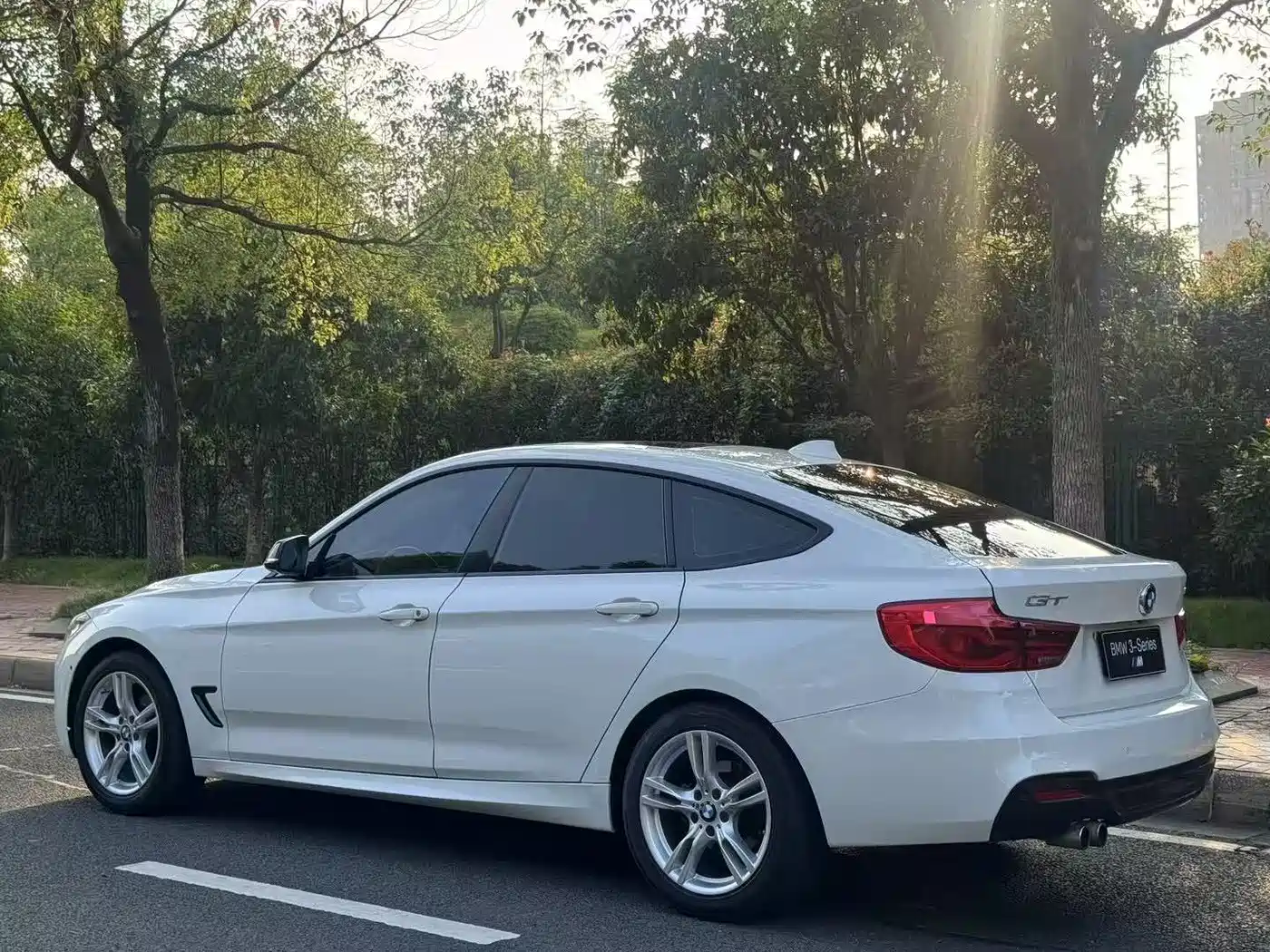 BMW 3 Series GT 2019 320i M Sport Model фото 10