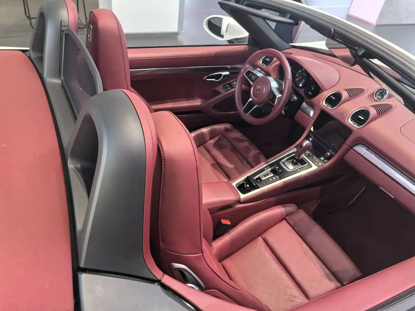 PORSCHE 718