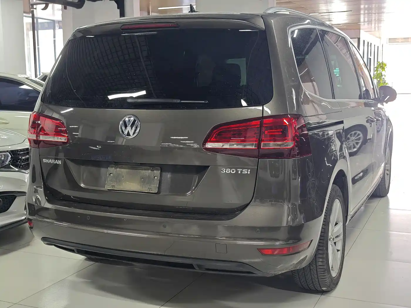 Volkswagen Sharan 2018 380TSI Comfort 7-Seater фото 4
