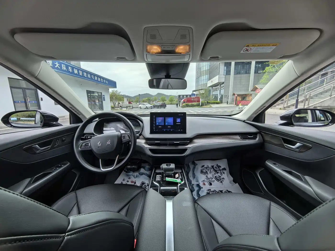 Hongqi HONGQI E QM5