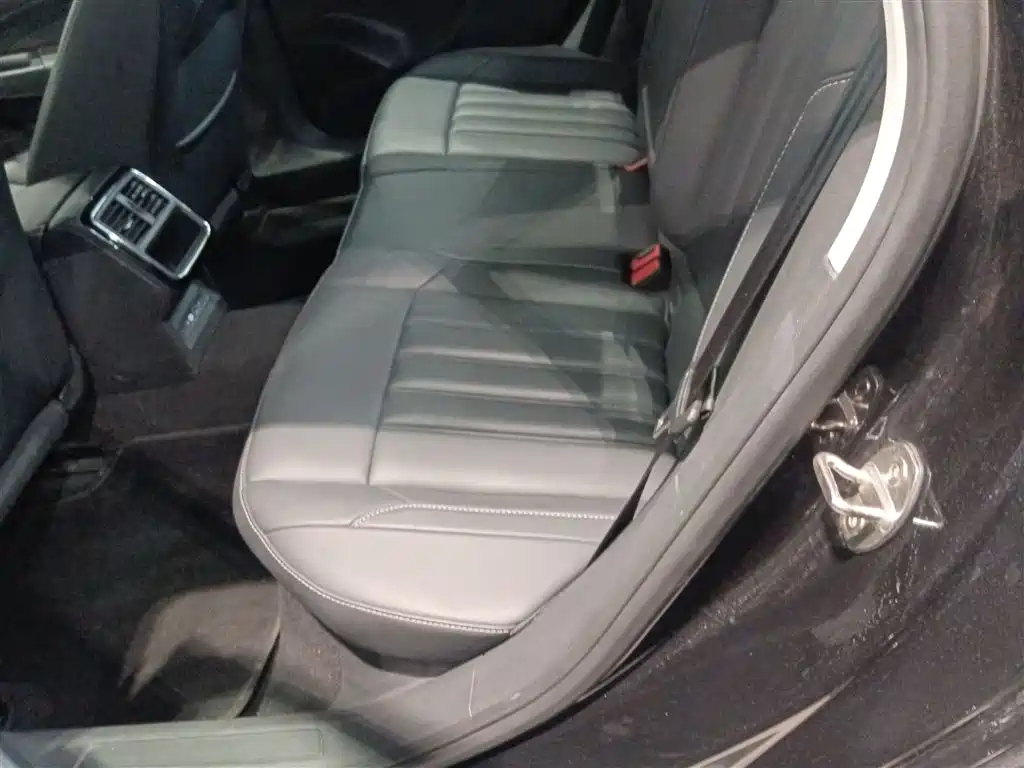 Volkswagen Passat 2024 280TSI Business Edition фото 17