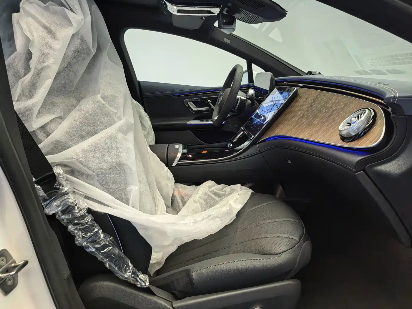 Mercedes-Benz EQE 2025 2025 Model 500 4MATIC Luxury Edition