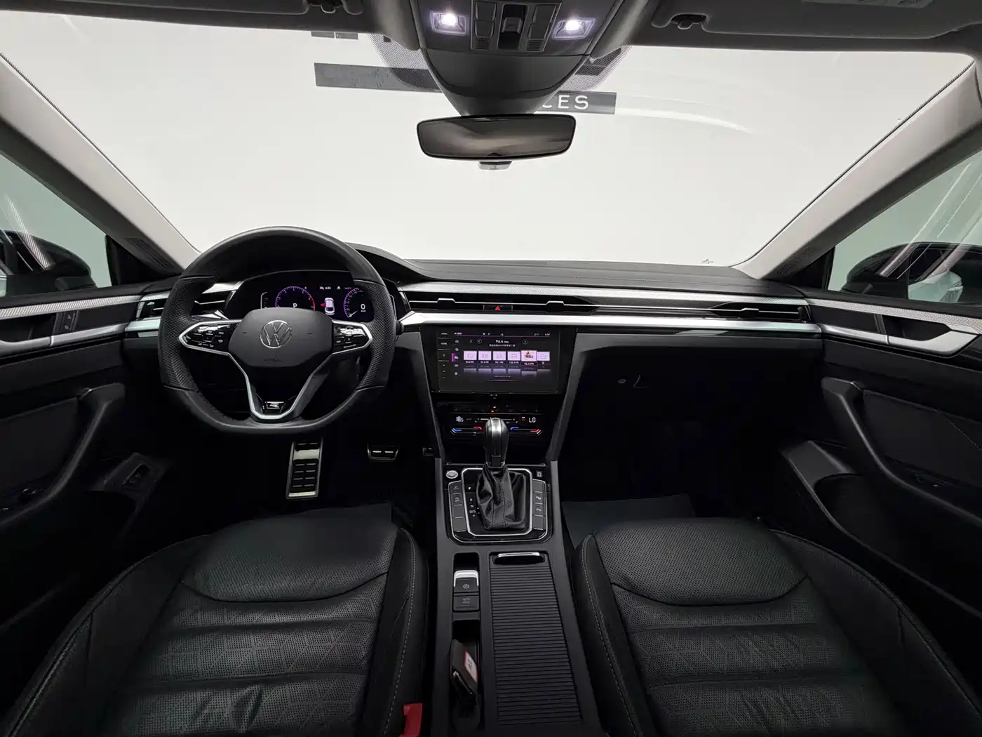 Volkswagen FAW-Volkswagen CC 2021 380TSI Eye-catching Edition 30th Anniversary фото 12