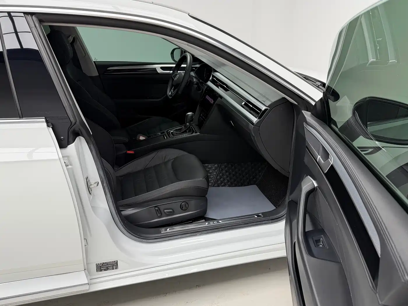 Volkswagen FAW-Volkswagen CC 2021 380TSI Eye-catching Edition 30th Anniversary фото 11