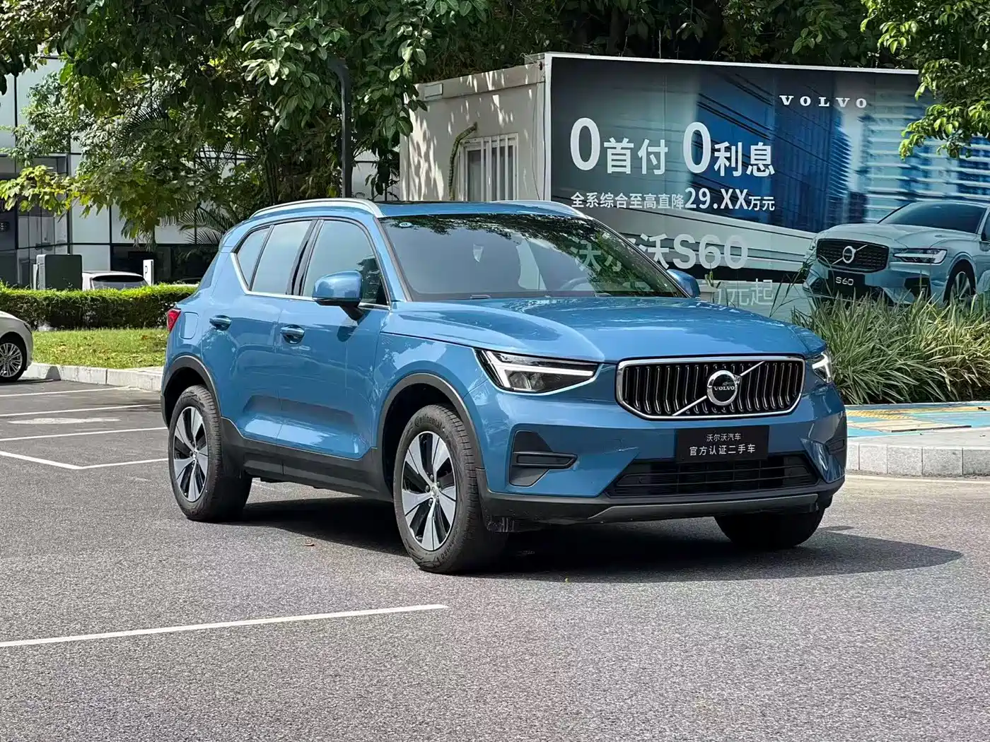 2025 Volvo XC40