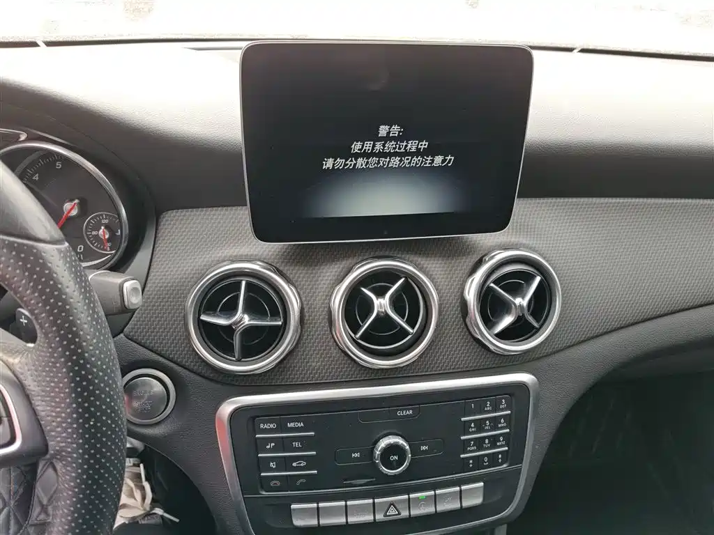 Mercedes-Benz GLA 2018 GLA 200 Dynamic фото 9