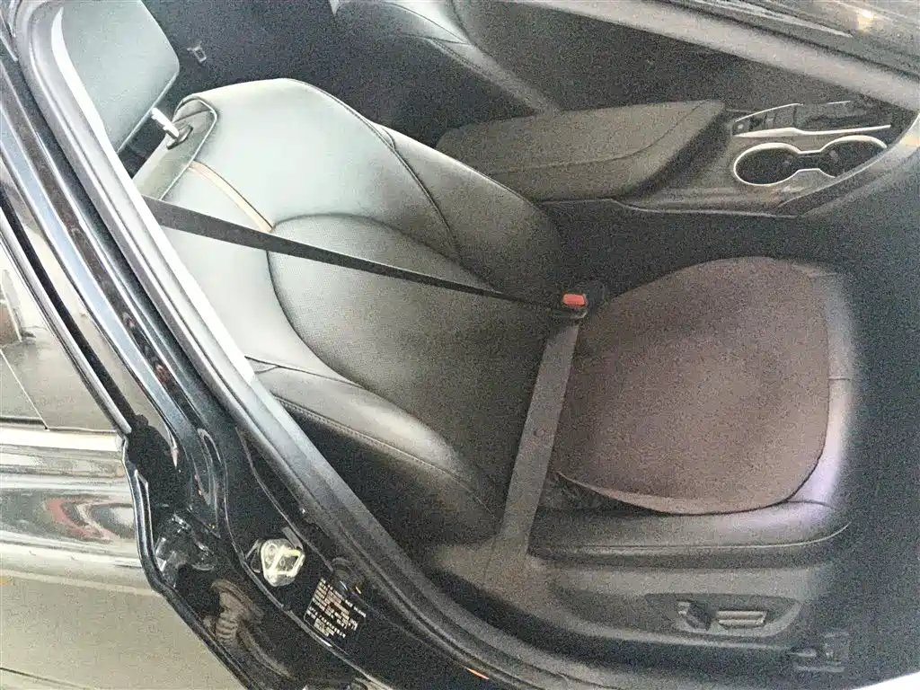 Toyota Camry 2021 2.0G Luxury Edition фото 25
