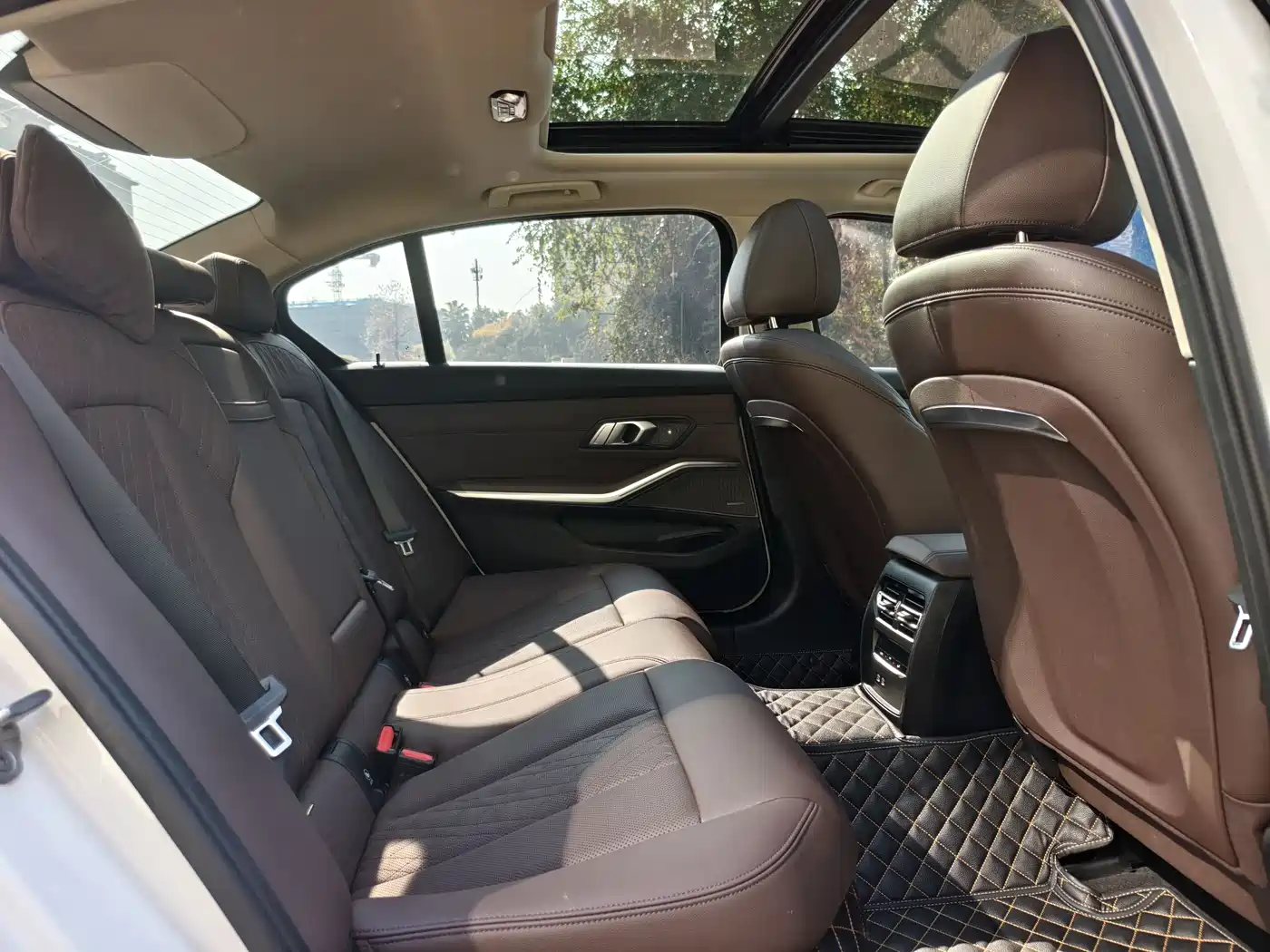 BMW 3 Series 2024 325Li M Sport Shadowline Package фото 12
