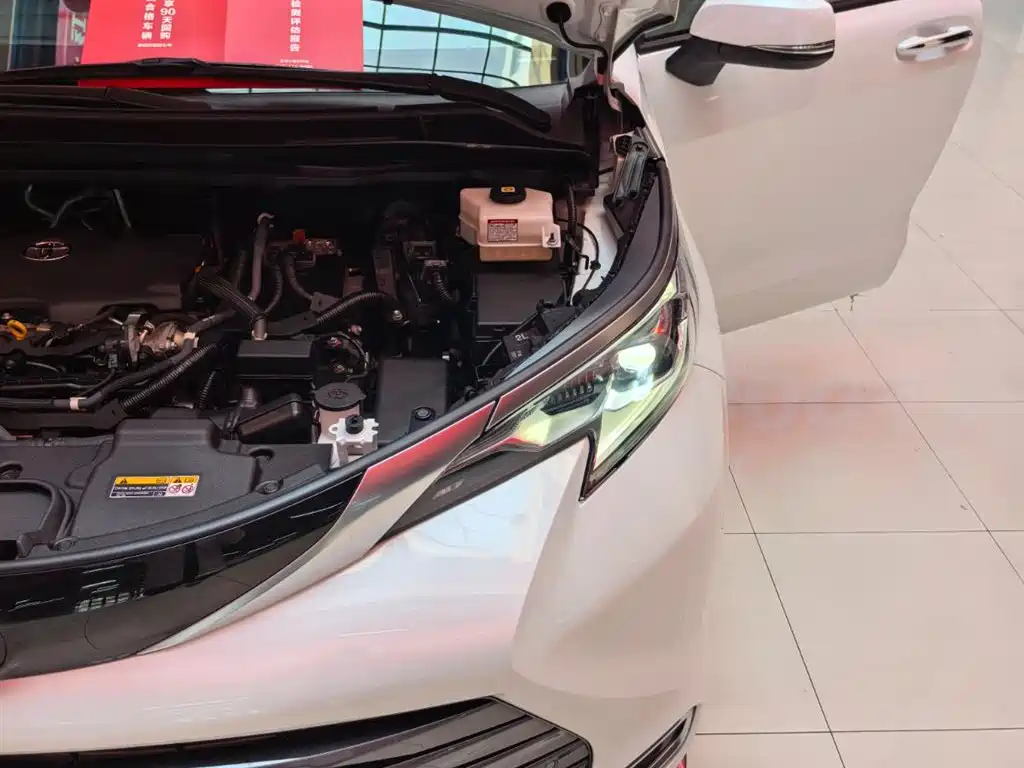 Toyota Sienna 2021 2.5L Hybrid Premium Edition фото 25