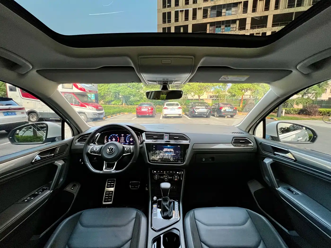 Volkswagen Tiguan L 2021 330TSI Automatic 2WD R-Line Premium фото 5