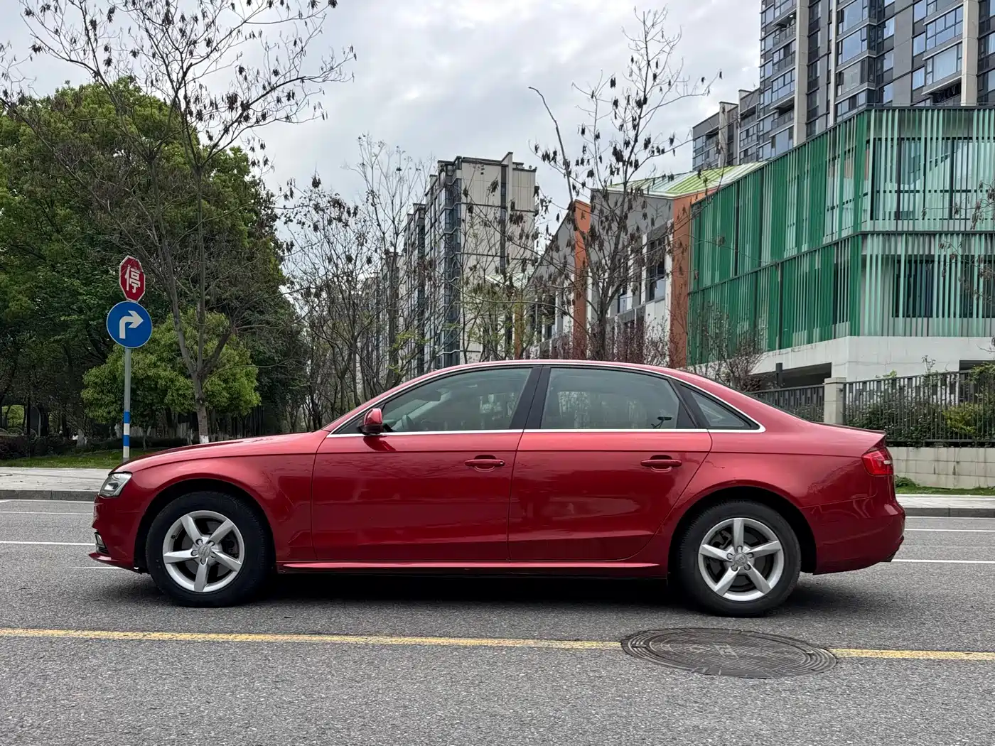 Audi A4L 2013 35 TFSI Automatic Comfort фото 3