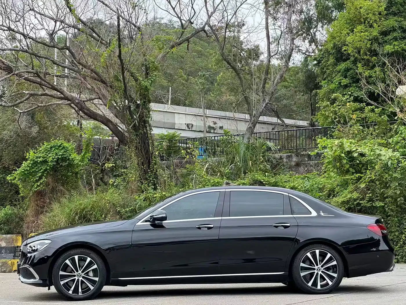 Mercedes-Benz E-Class New Energy 2022 E 350 e L Plug-in Hybrid Sedan фото 5