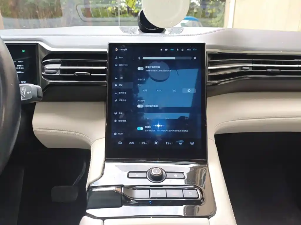 NIO ES8 2019 2018 355KM Base Model 7-Seater Version