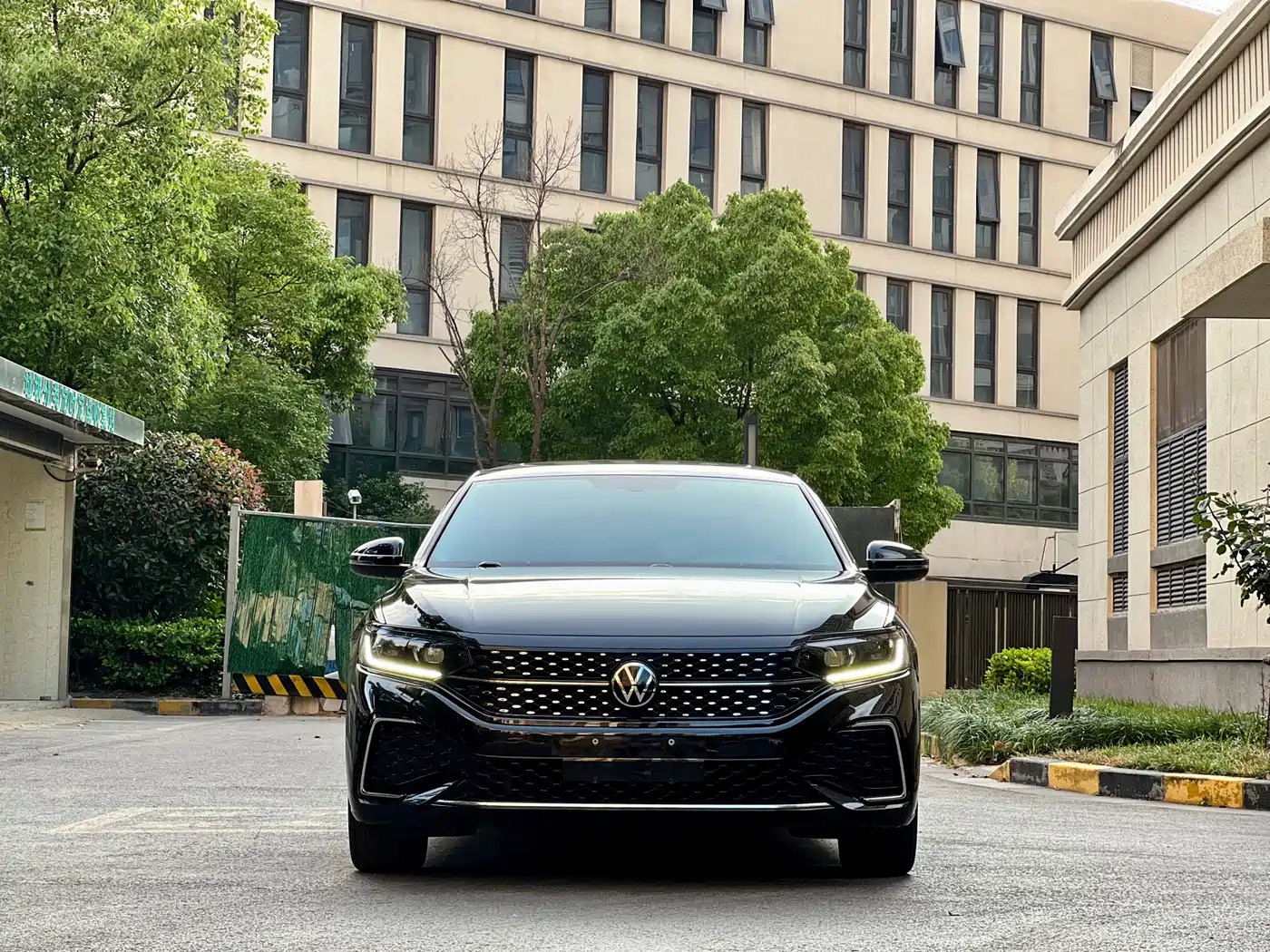 Volkswagen Passat 2023 Facelift 330TSI Starlight Elite Edition фото 2