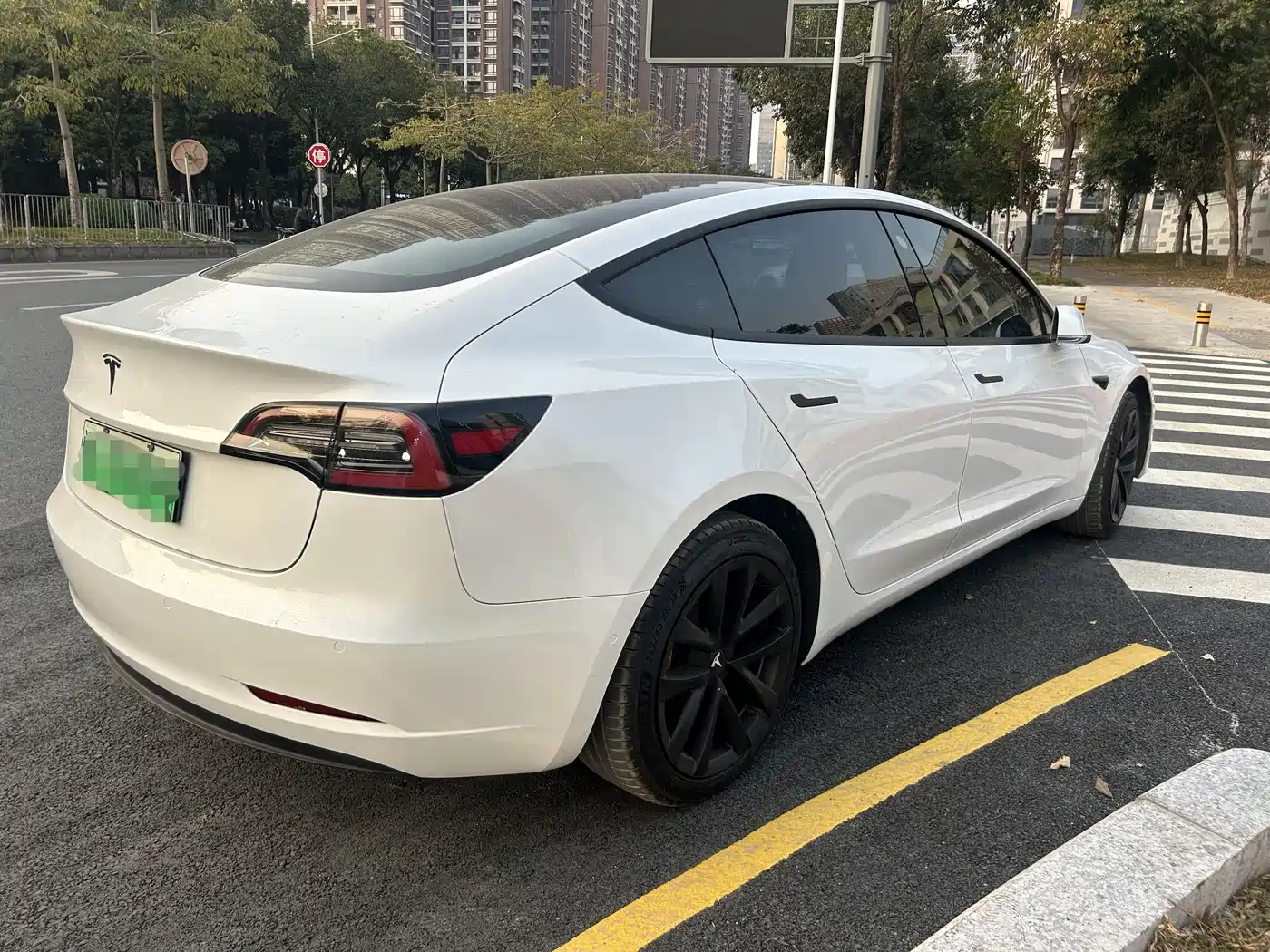 TESLA MODEL 3 (IMPORTED)