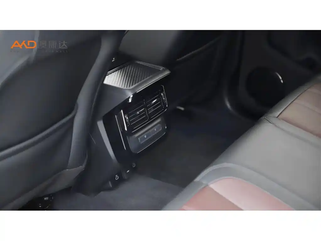 Land Rover Range Rover Evoque 2024 Range Rover Evoque L 249PS Light Master Edition фото 9