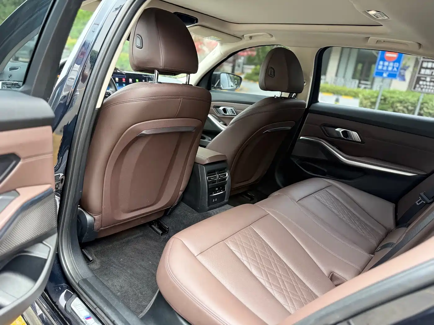 BMW 3 Series 2024 320Li M Sport Package фото 9
