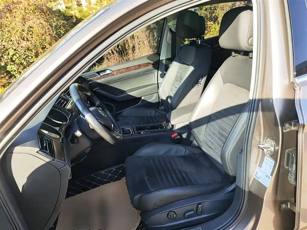 Volkswagen Magotan 2018 330TSI DSG Luxury фото 15