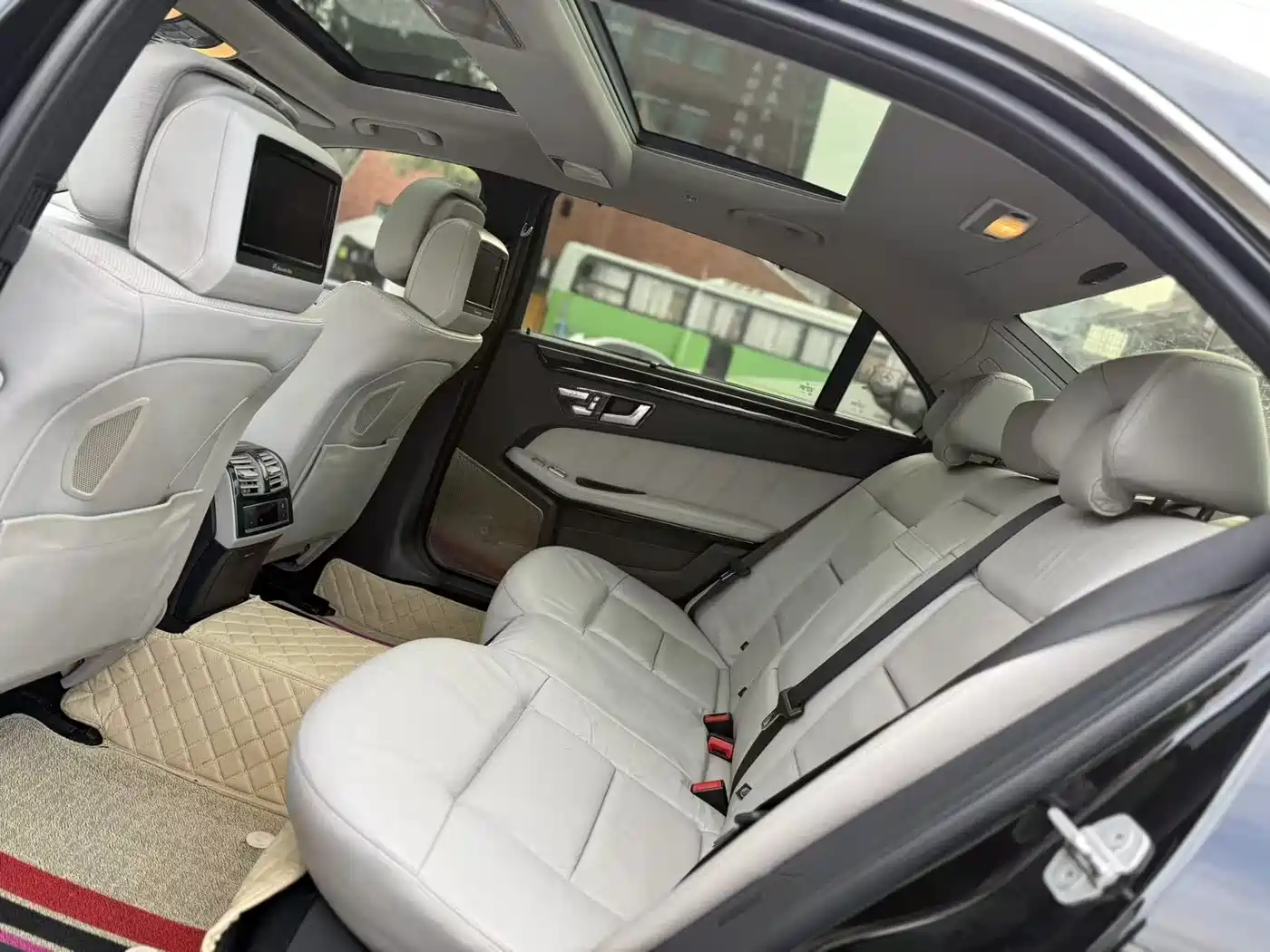 Mercedes-Benz E-Class 2013 E 300 L Fashion Luxury фото 7