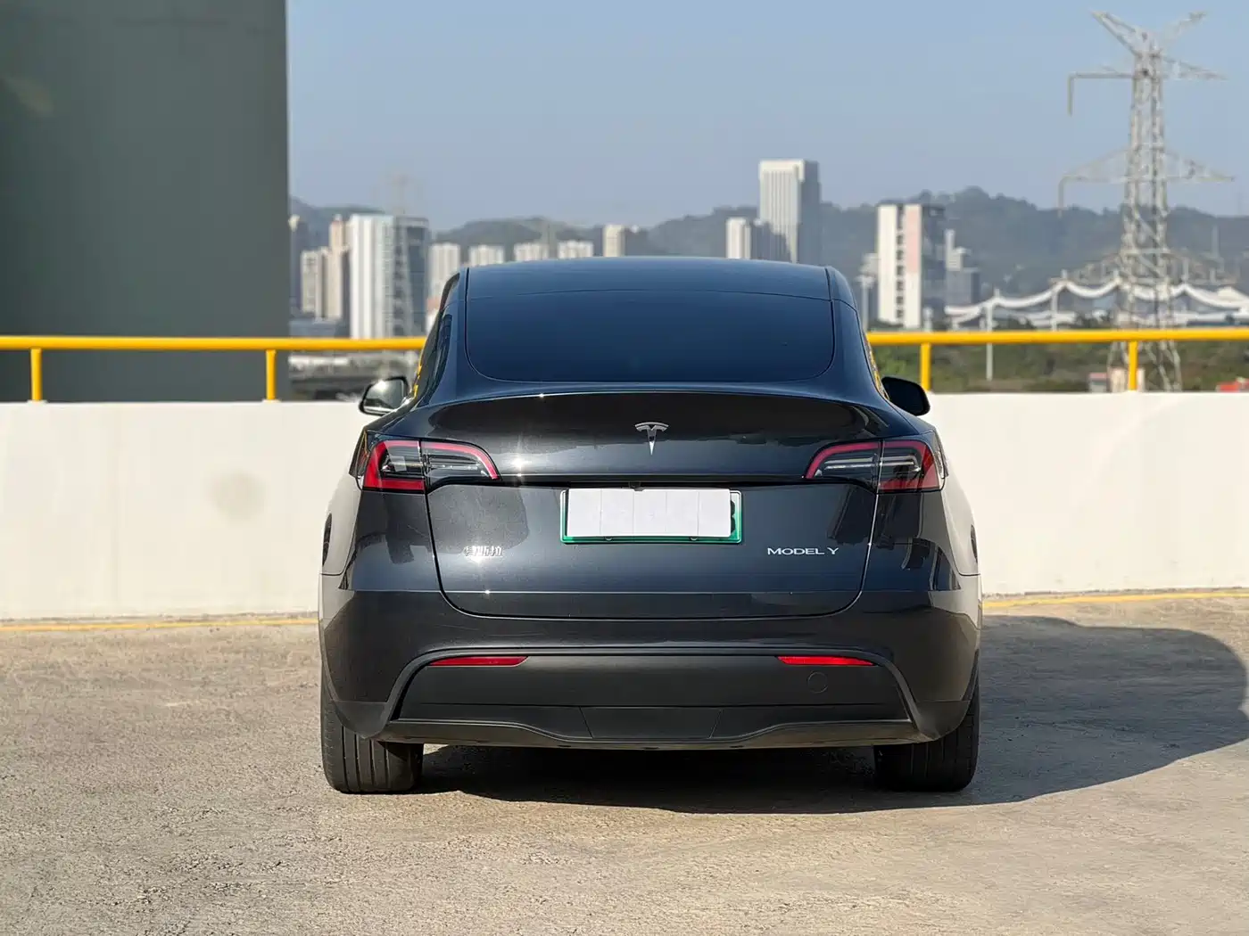 TESLA MODEL Y
