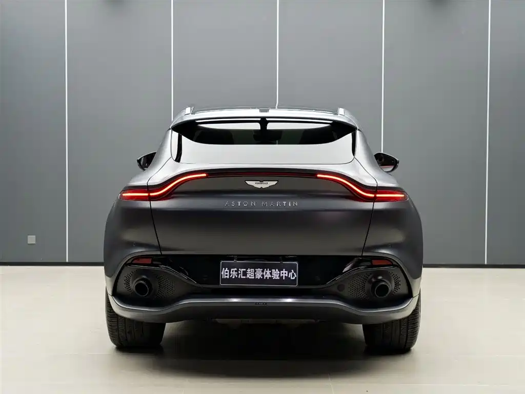 ASTON MARTIN DBX