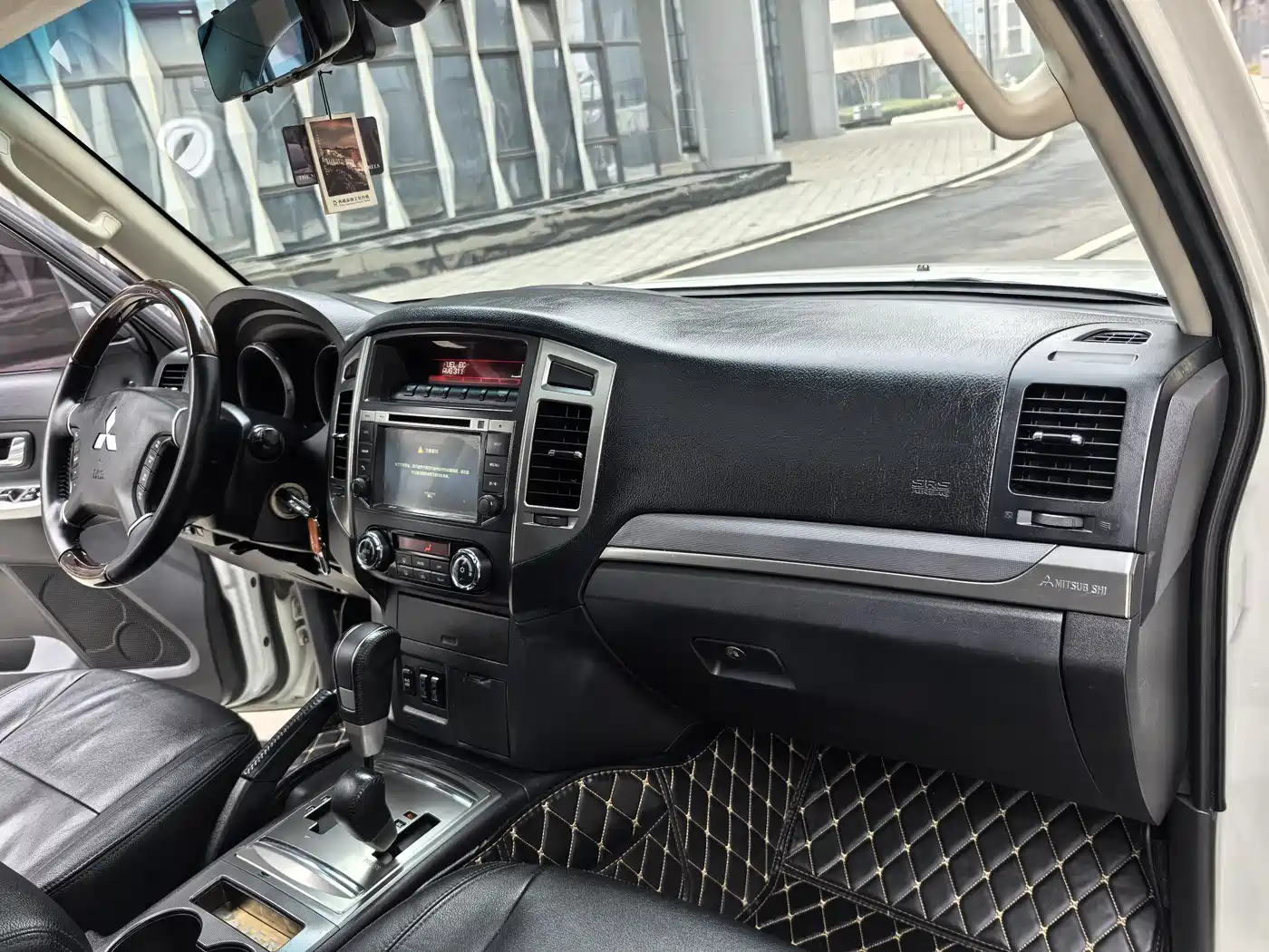 Mitsubishi Pajero (Import) 2016 3.0L Automatic Luxury (China V) фото 19