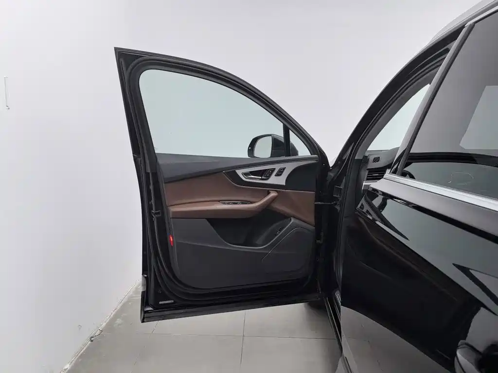 Photo 8 - Audi Q7