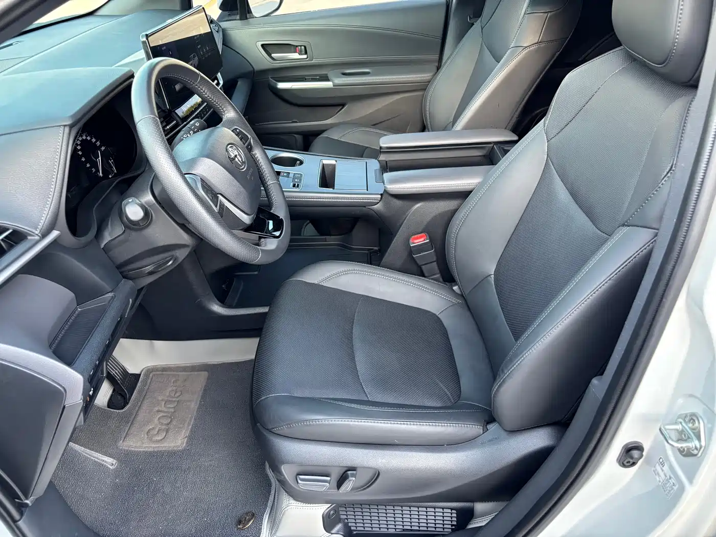 Toyota Sienna 2024 2.5L Hybrid Premium Edition фото 6