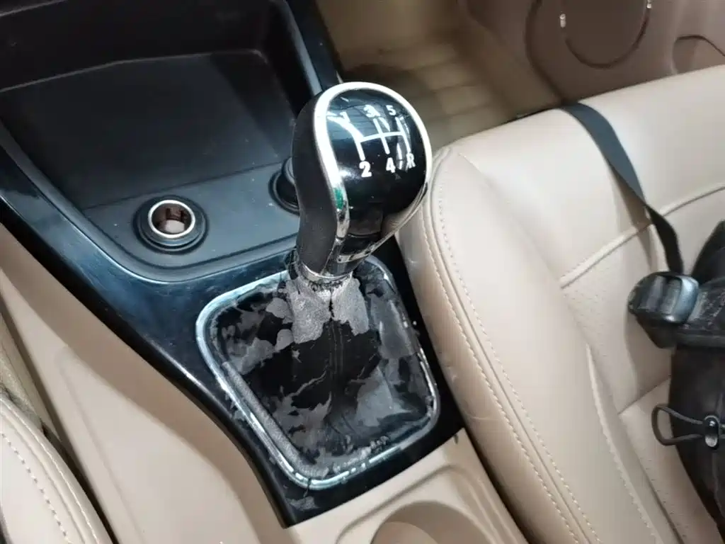 Wuling Motors Wuling Hongguang 2015 2014 1.5L S Luxury