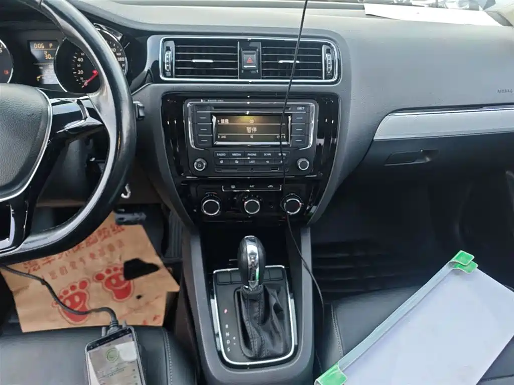 Volkswagen Sagitar 2015 1.6L Automatic Comfort фото 13