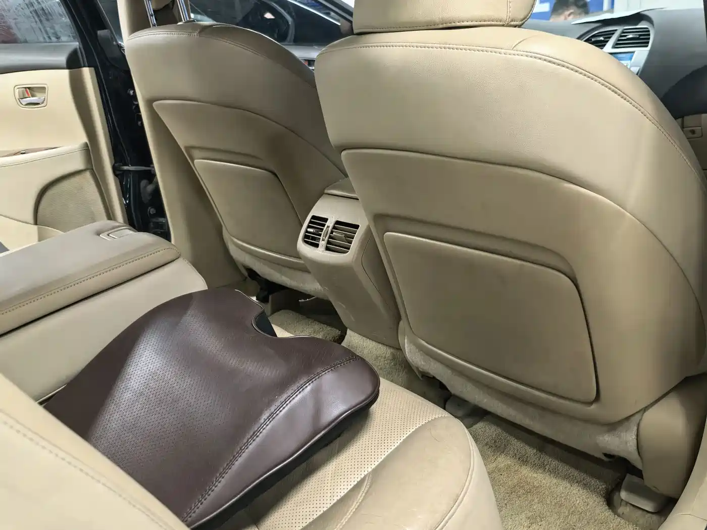 Фото 7 - Lexus ES