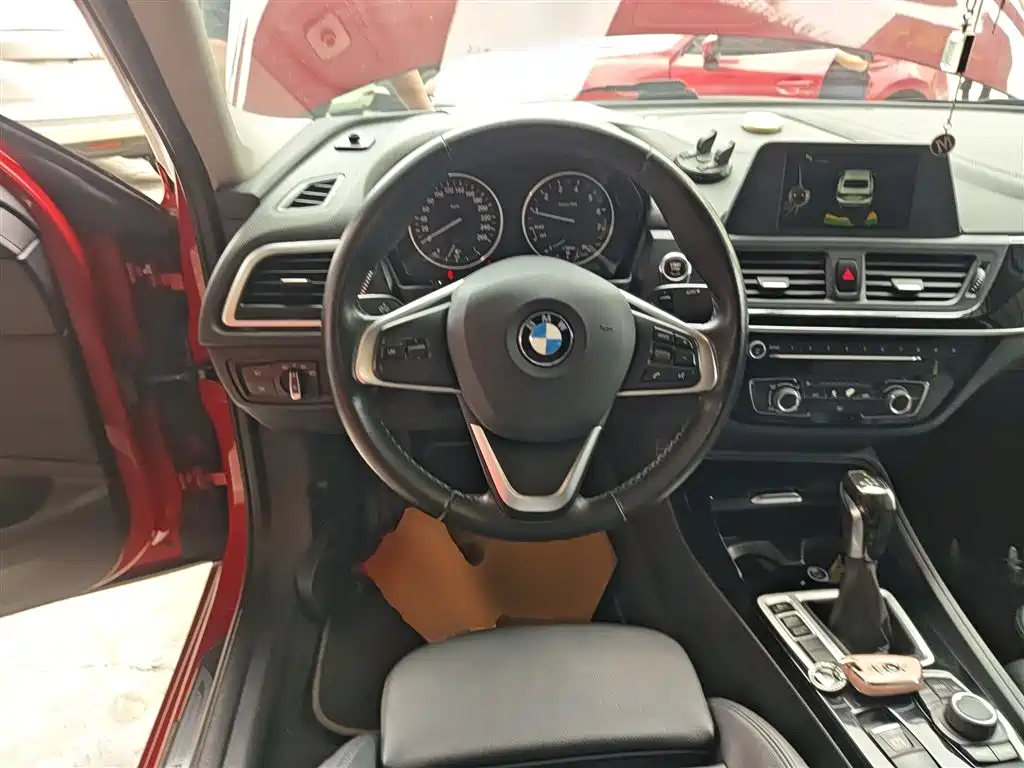 BMW 1 Series 2017 118i Sport фото 11