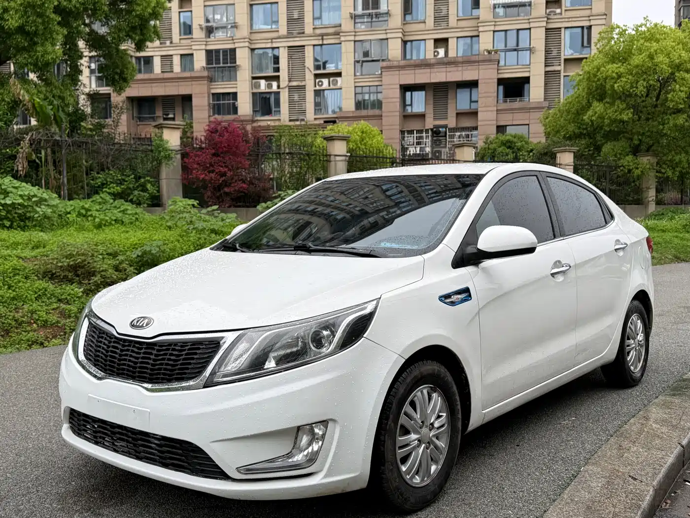 Kia K2 2012 Sedan 1.4L AT GLS Commemorative Edition
