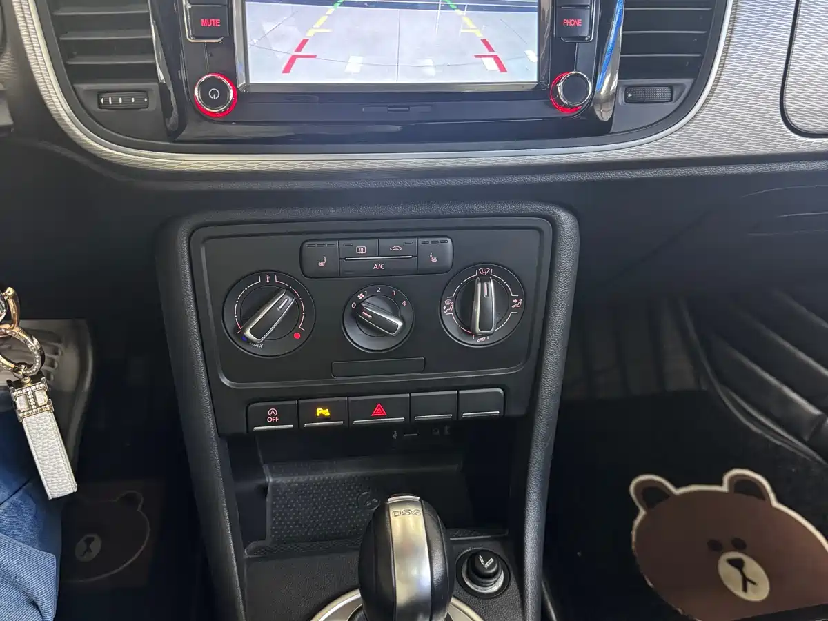 Volkswagen Beetle 2016 Model 180TSI Club Edition фото 7