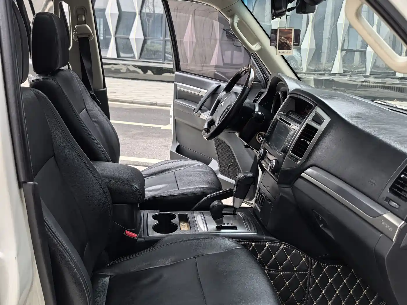 Mitsubishi Pajero (Import) 2016 3.0L Automatic Luxury (China V) фото 18