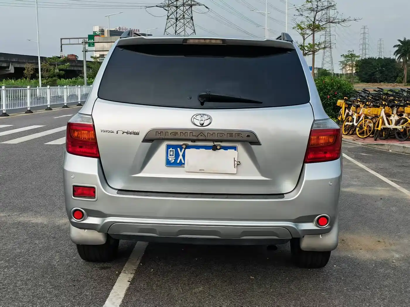 Toyota Highlander 2011 2.7L 2WD 7-seat Luxury фото 6