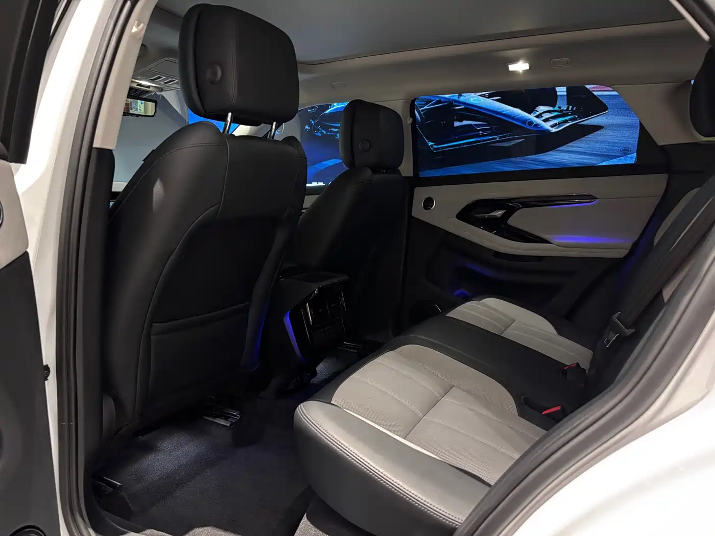 Land Rover Range Rover Evoque 2024 Range Rover Evoque L 249PS Light Master Edition фото 9