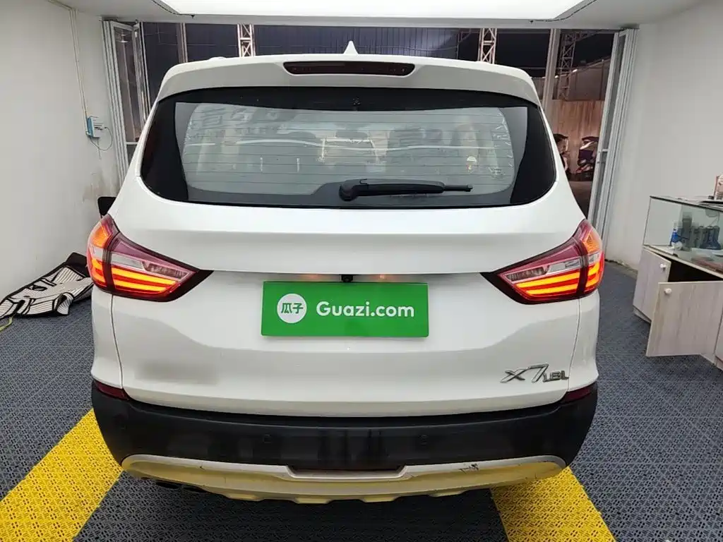 SWM Motor SWM X7 2019 2018 1.8L Manual Comfort 7-Seater