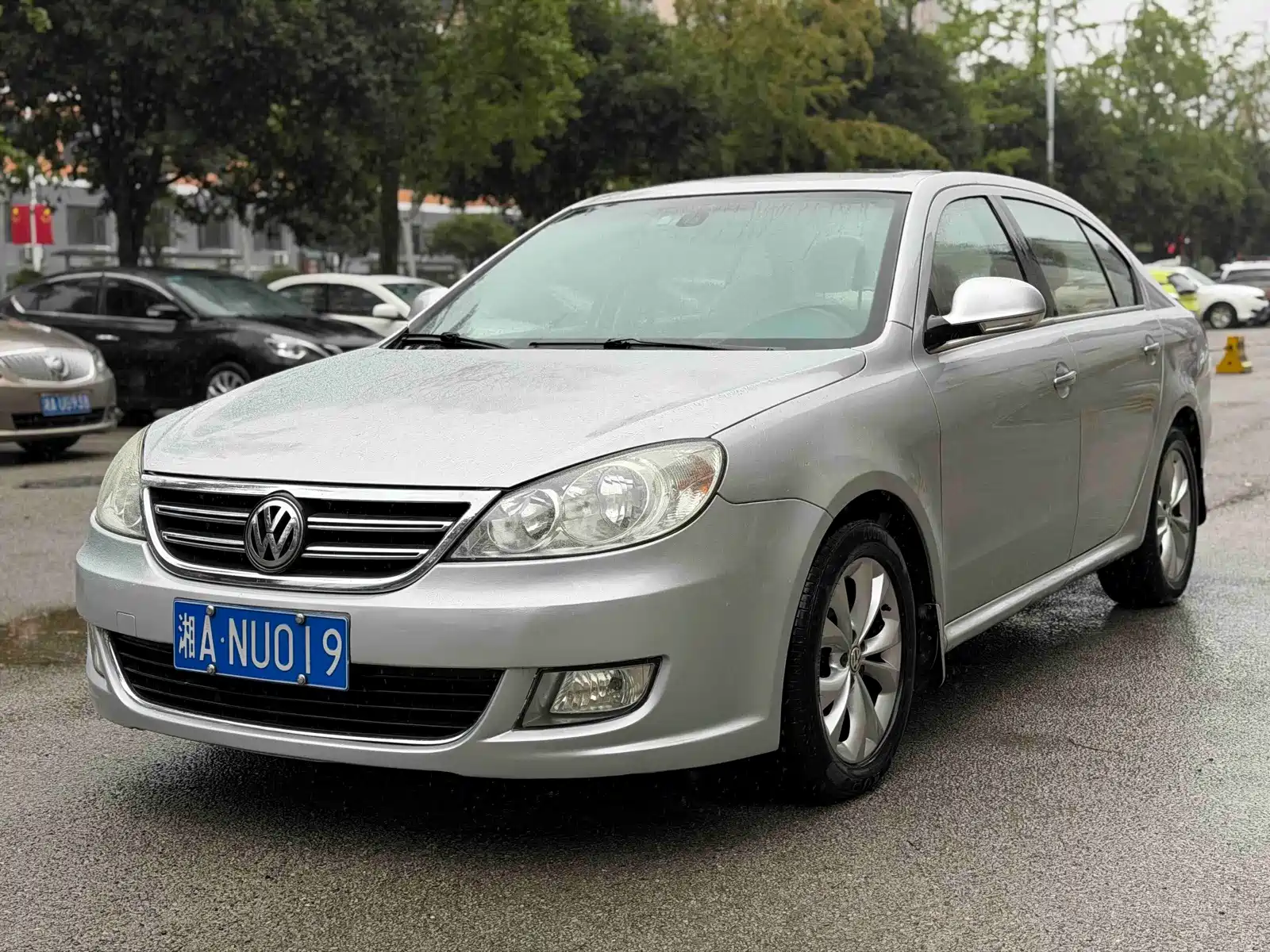 Photo 1 - Volkswagen Lavida