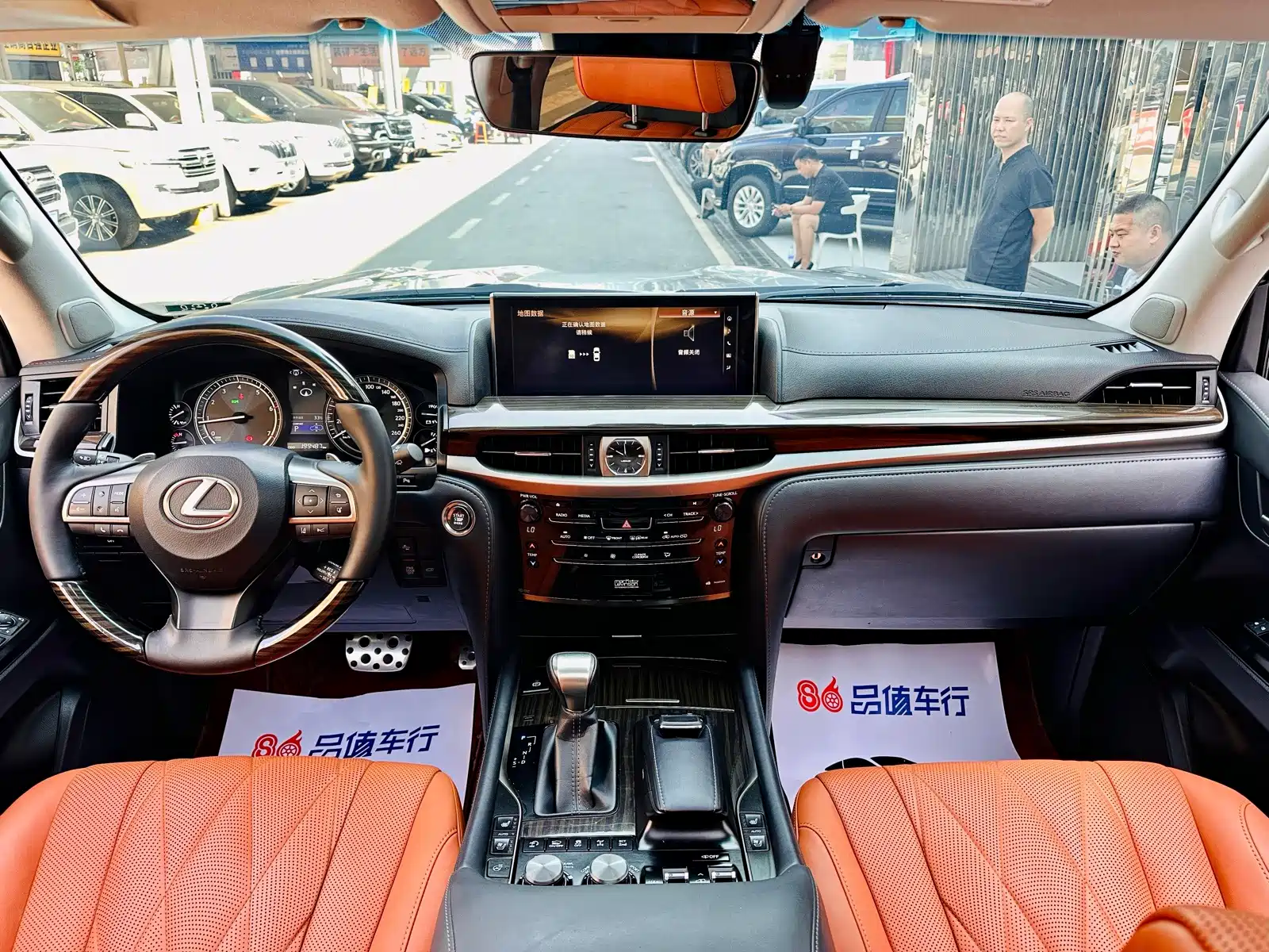 Фото 6 - Lexus LX