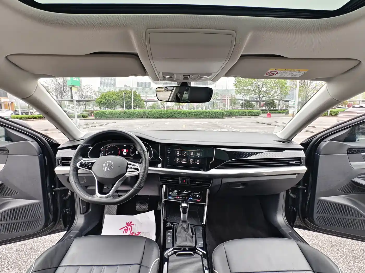 Volkswagen Passat 2023 280TSI Elite Edition фото 18