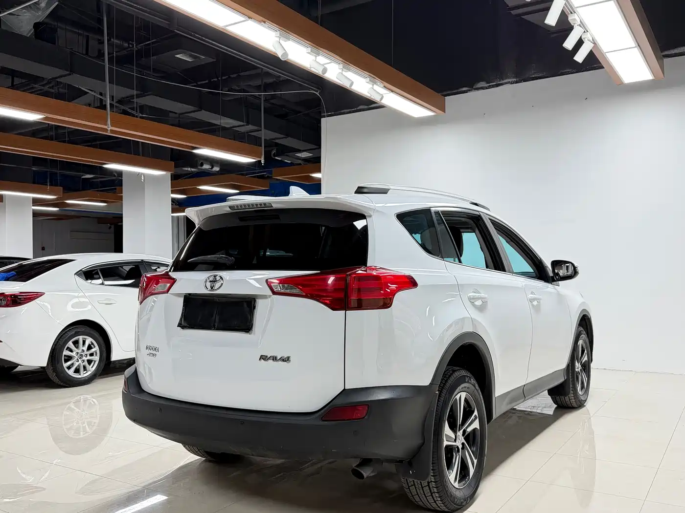 Toyota RAV4 Rongfang 2015 2.0L CVT 4WD Trend Edition фото 5