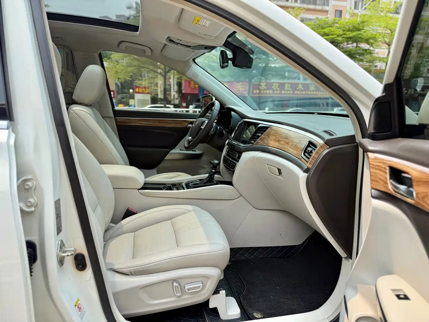 GAC Trumpchi Trumpchi GS8 2017 320T 2WD Luxury Smart Connect (7-seater) фото 8