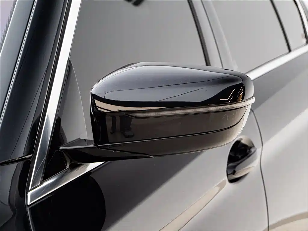 BMW 5 Series 2023 530Li Leading M Sport Package фото 17