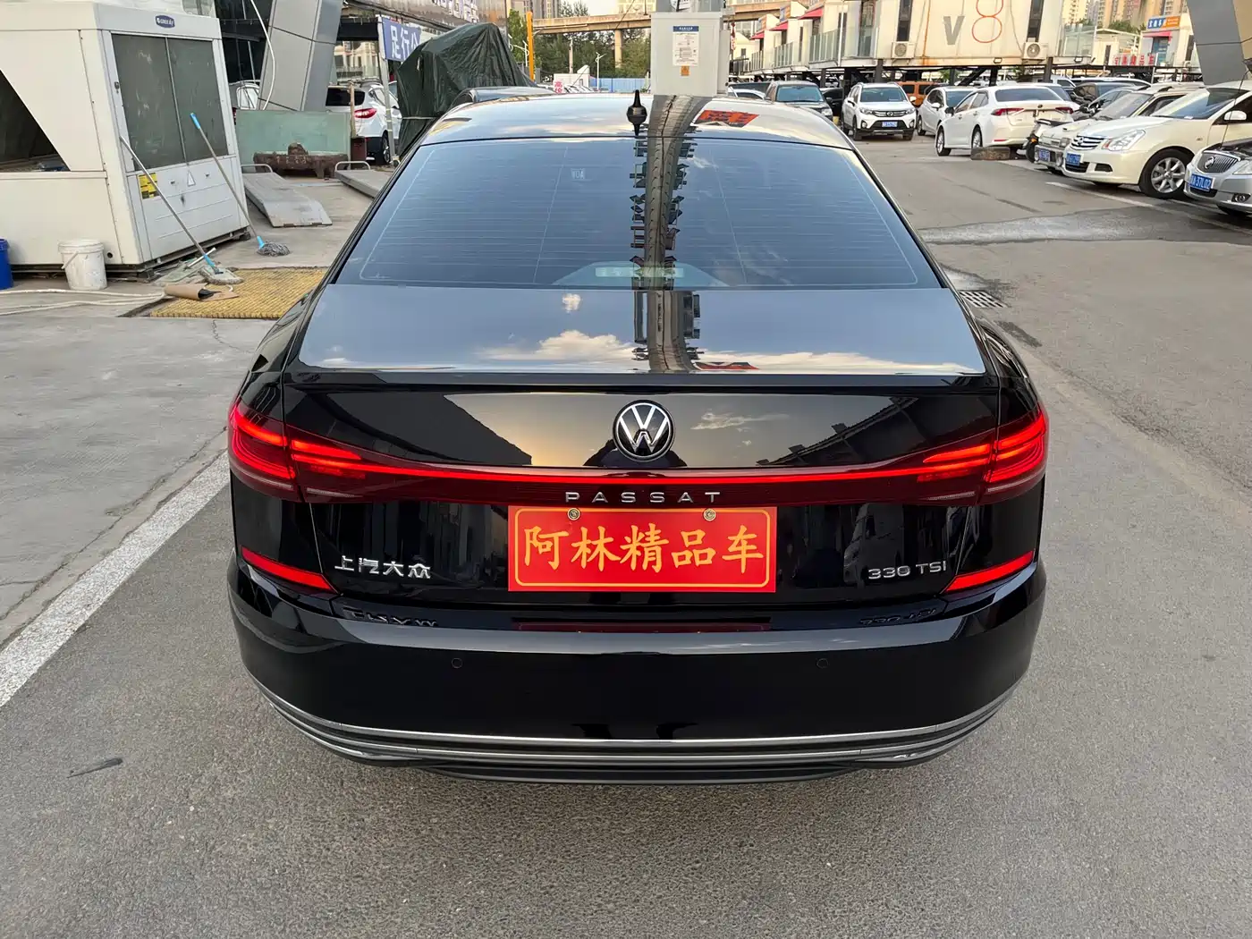 Volkswagen Passat 2022 330TSI Starlight Luxury Edition фото 24