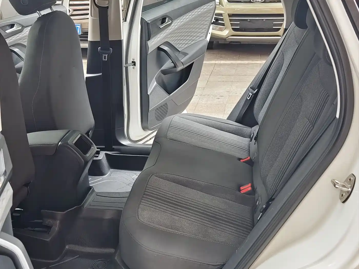 Volkswagen Tharu 2021 Model 280TSI 2WD Trend Edition фото 9