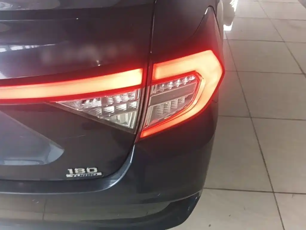 Honda ENVIX 2019 2019 180TURBO CVT Joy Edition China VI
