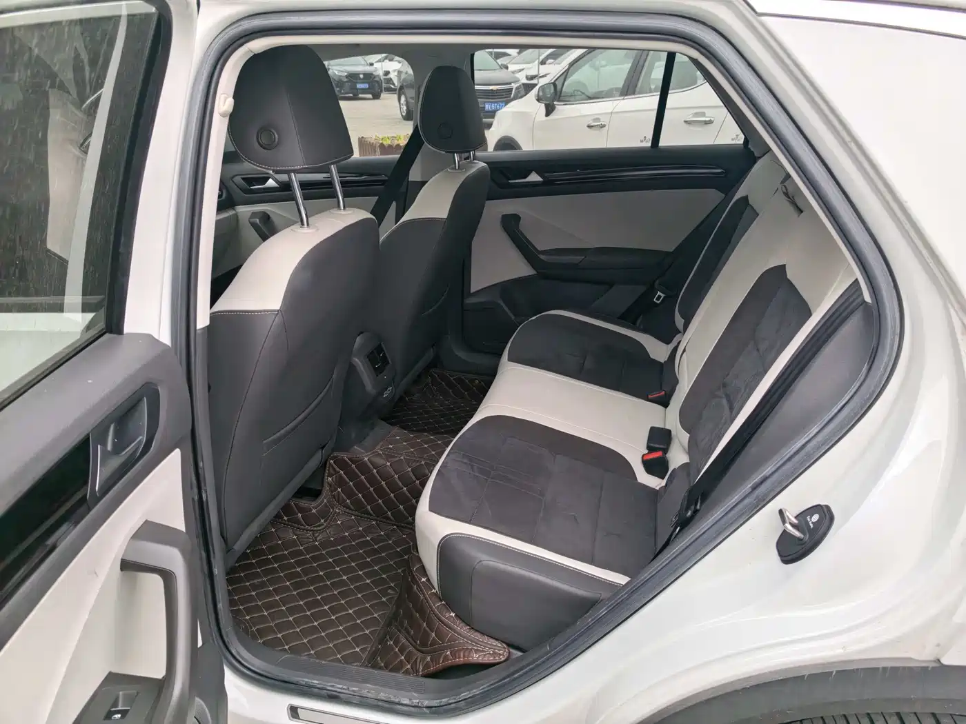 VOLKSWAGEN T ROC EXPLORING SONGS