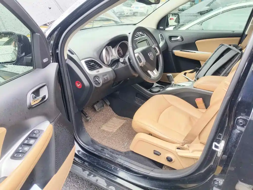 Dodge Journey 2013 2013 Model 2.4L 2WD Premium Edition